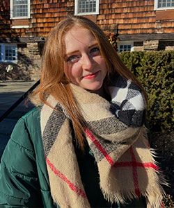 Emma Hahn,  Content Creator - Photographer