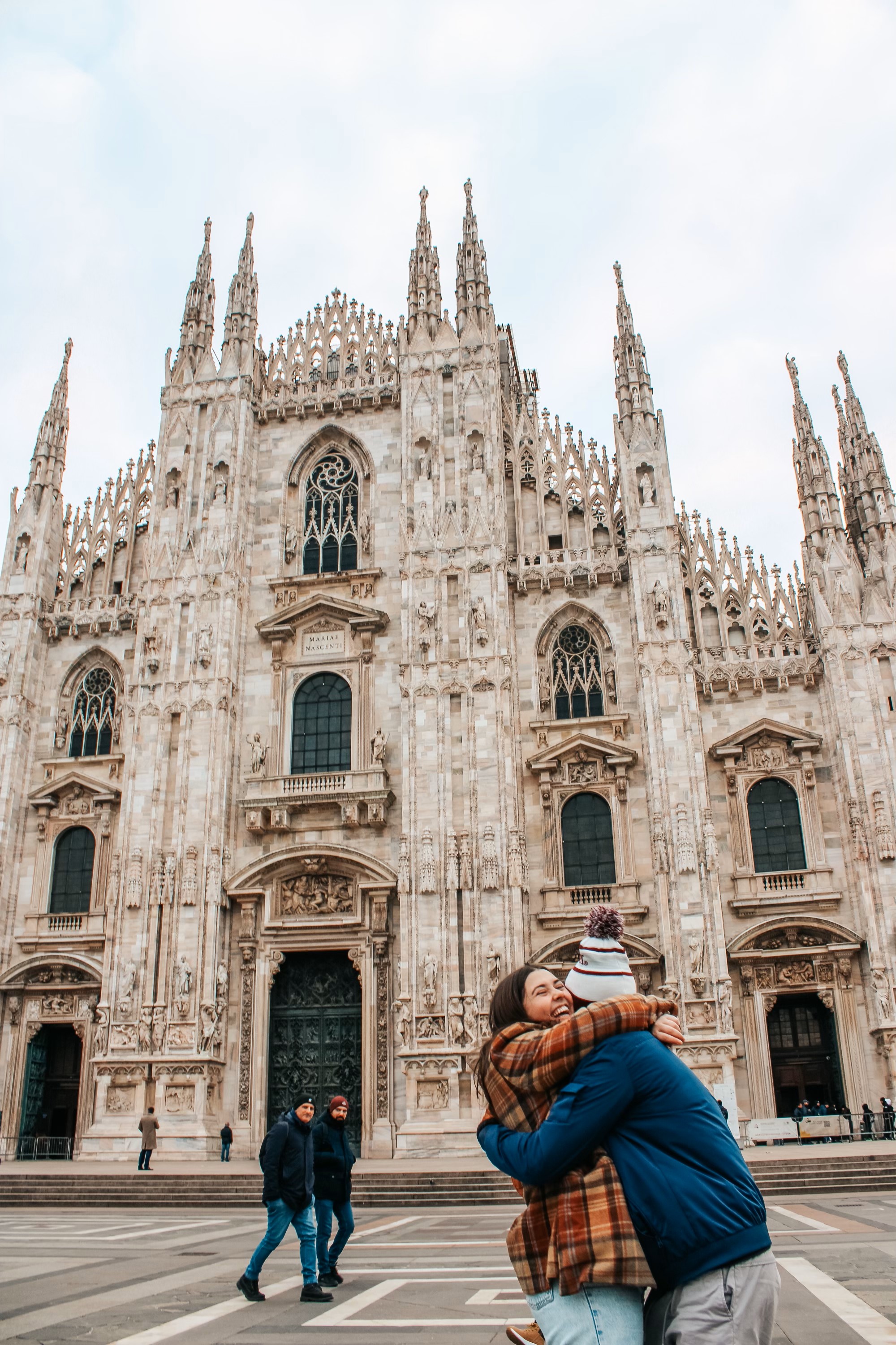 Couple hugging in front of Duomo di Milano