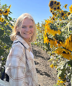 Sarah Everett,  Content Creator - Blogger